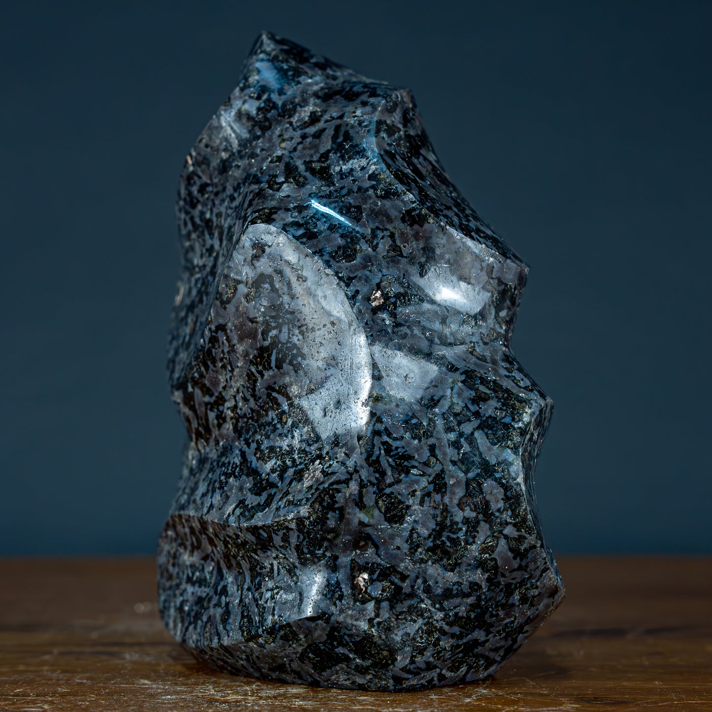 Natürlicher Indigo Gabbro Flamme - 2640,51g