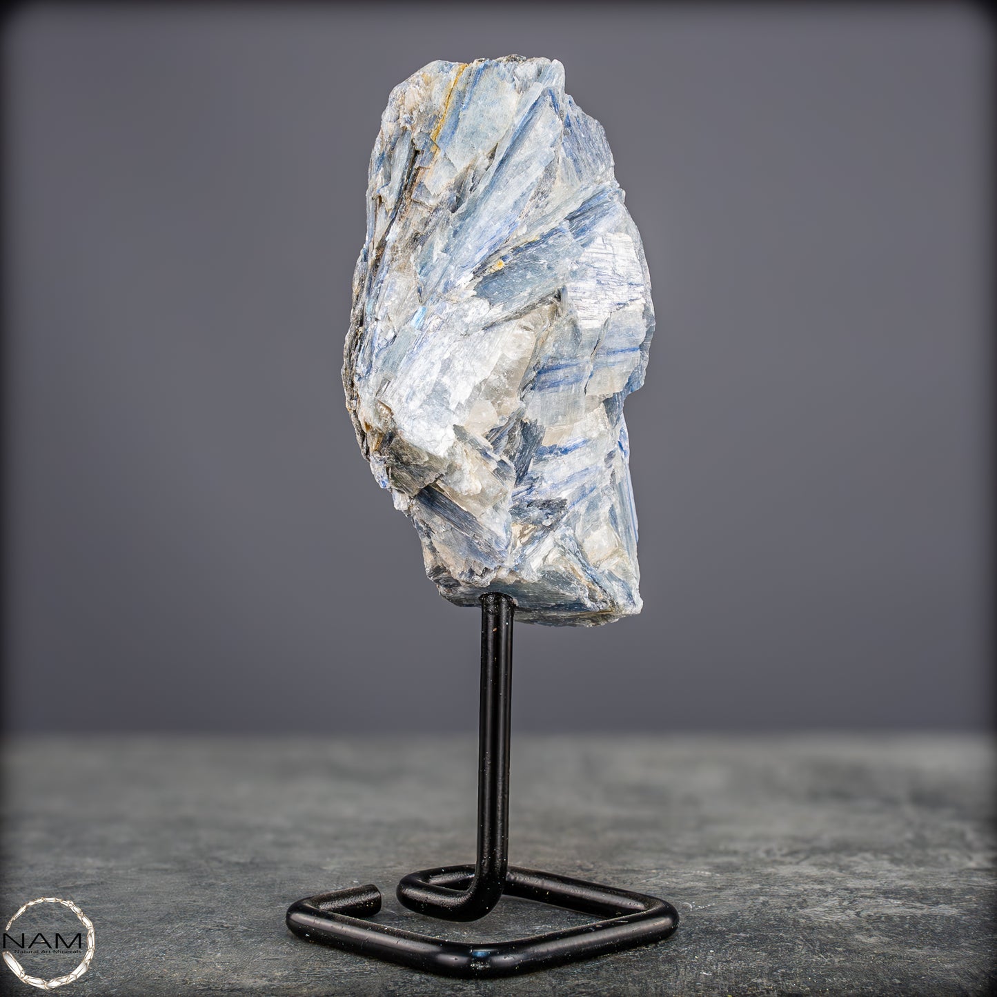 Natürlicher Kyanit-Kristall Cluster auf Ständer aus Brasilien - 558,85g