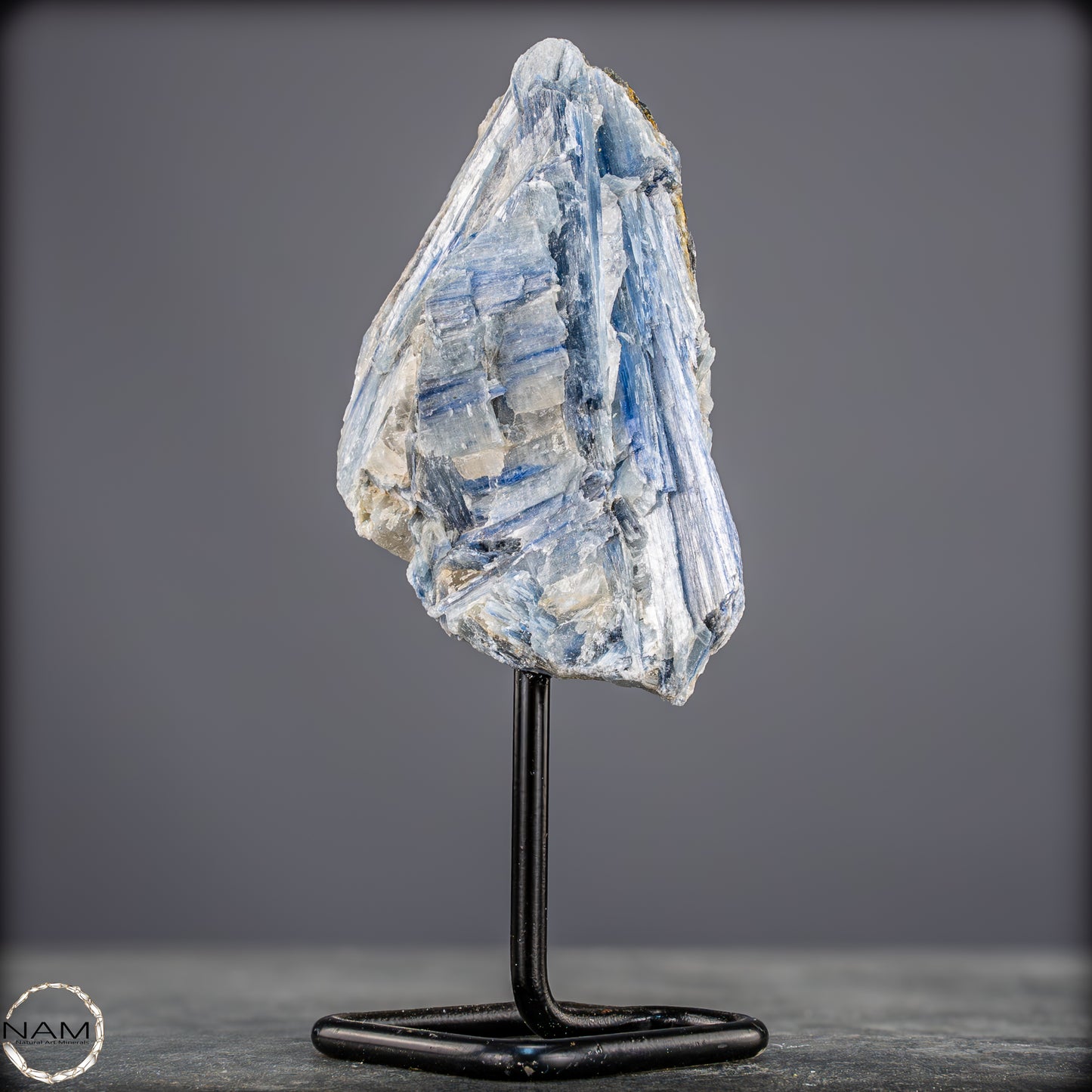 Natürlicher Kyanit-Kristall Cluster auf Ständer aus Brasilien - 558,85g