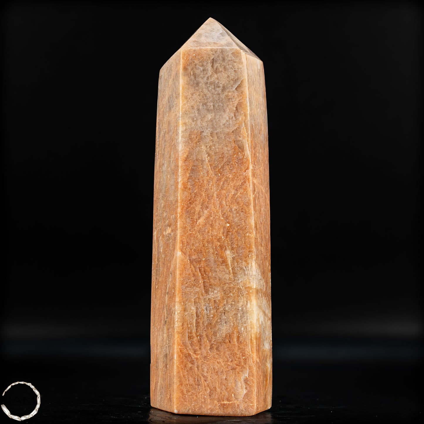Natürlicher Pfirsich-Mondstein Obelisk - 857,75g