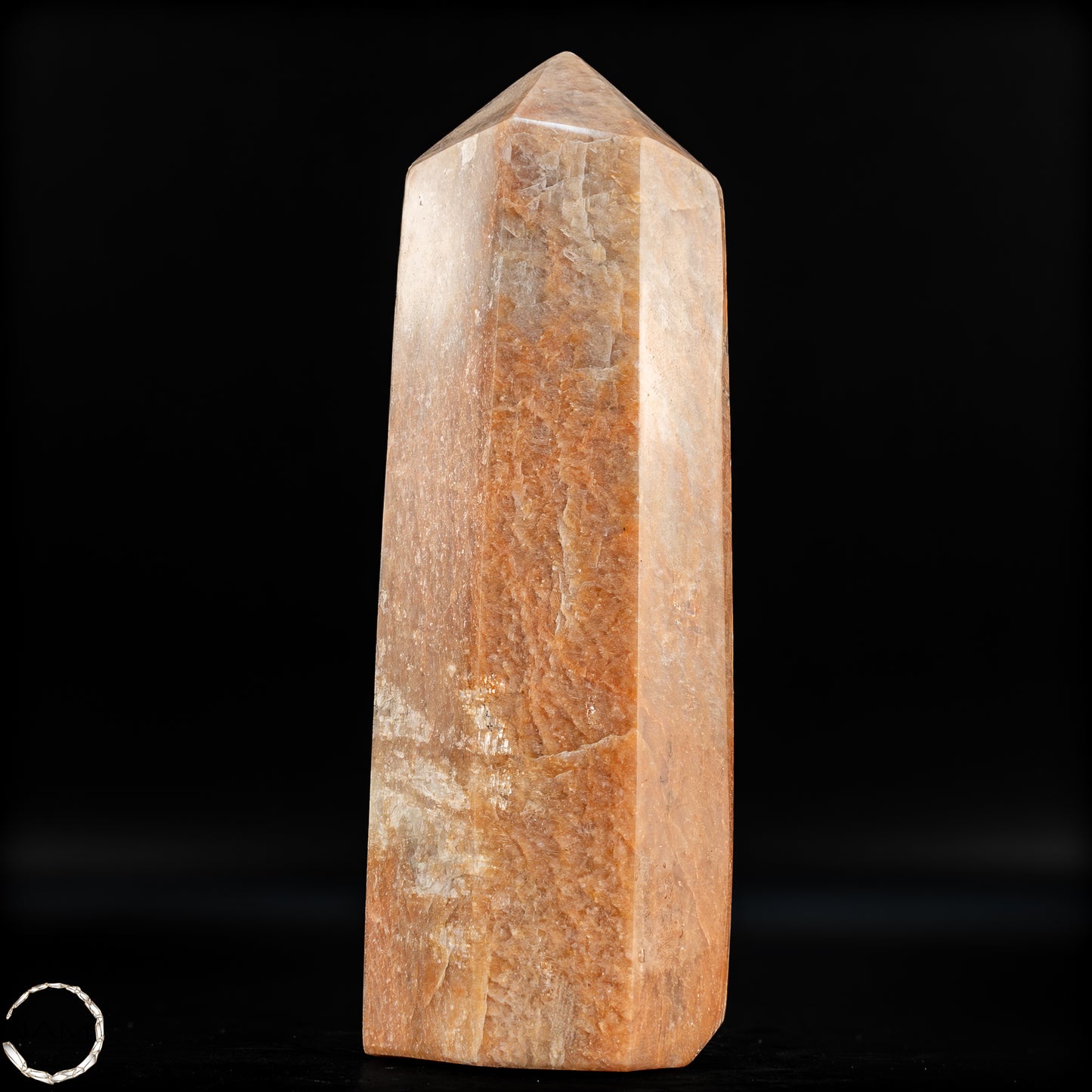Natürlicher Pfirsich-Mondstein Obelisk - 857,75g