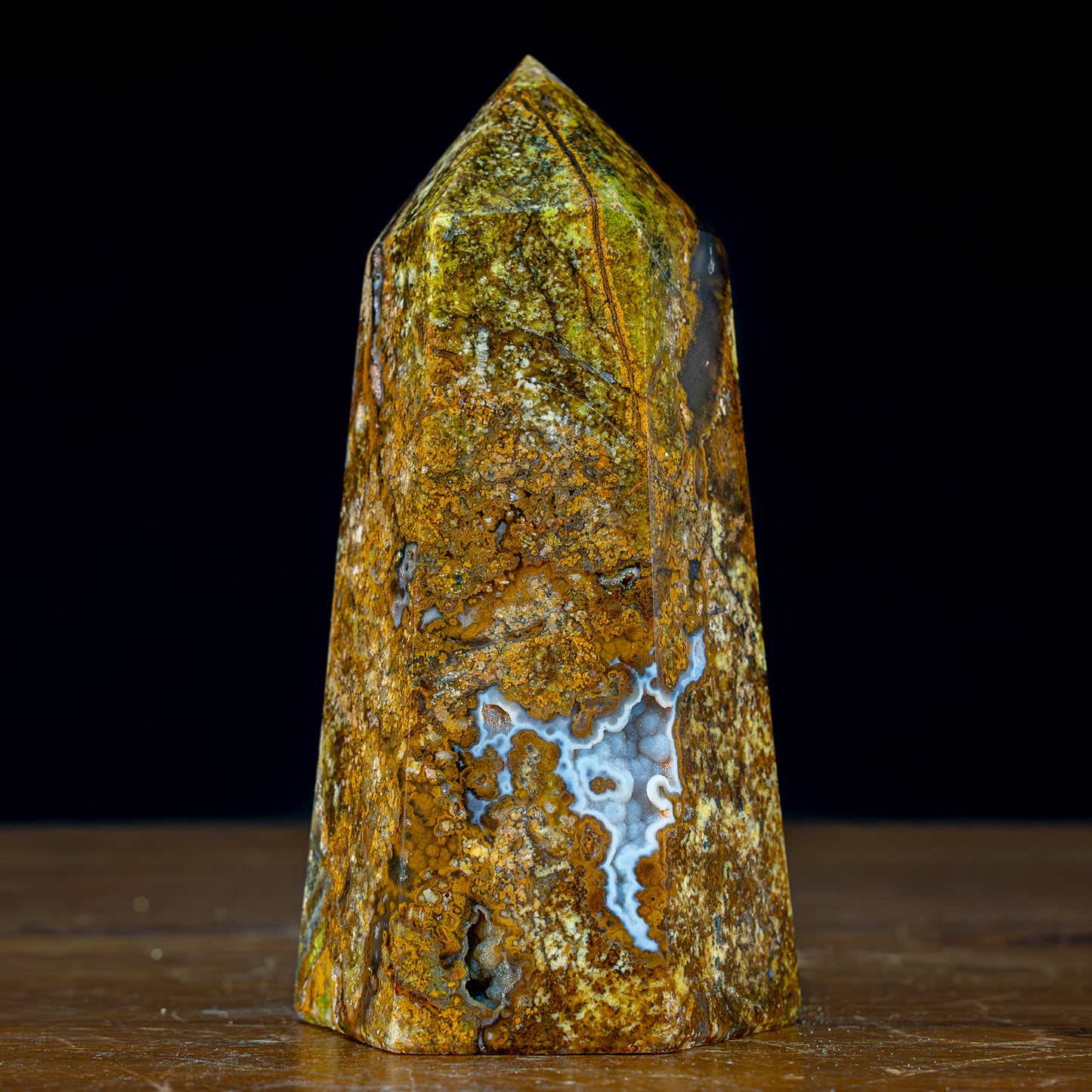 Natürlicher Grüner Opal Obelisk - 913,55g