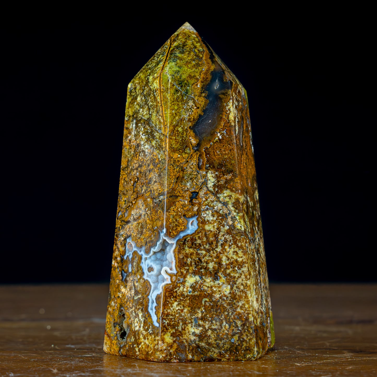 Natürlicher Grüner Opal Obelisk - 913,55g