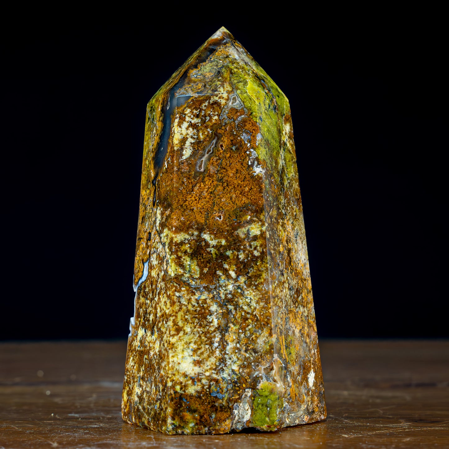 Natürlicher Grüner Opal Obelisk - 913,55g