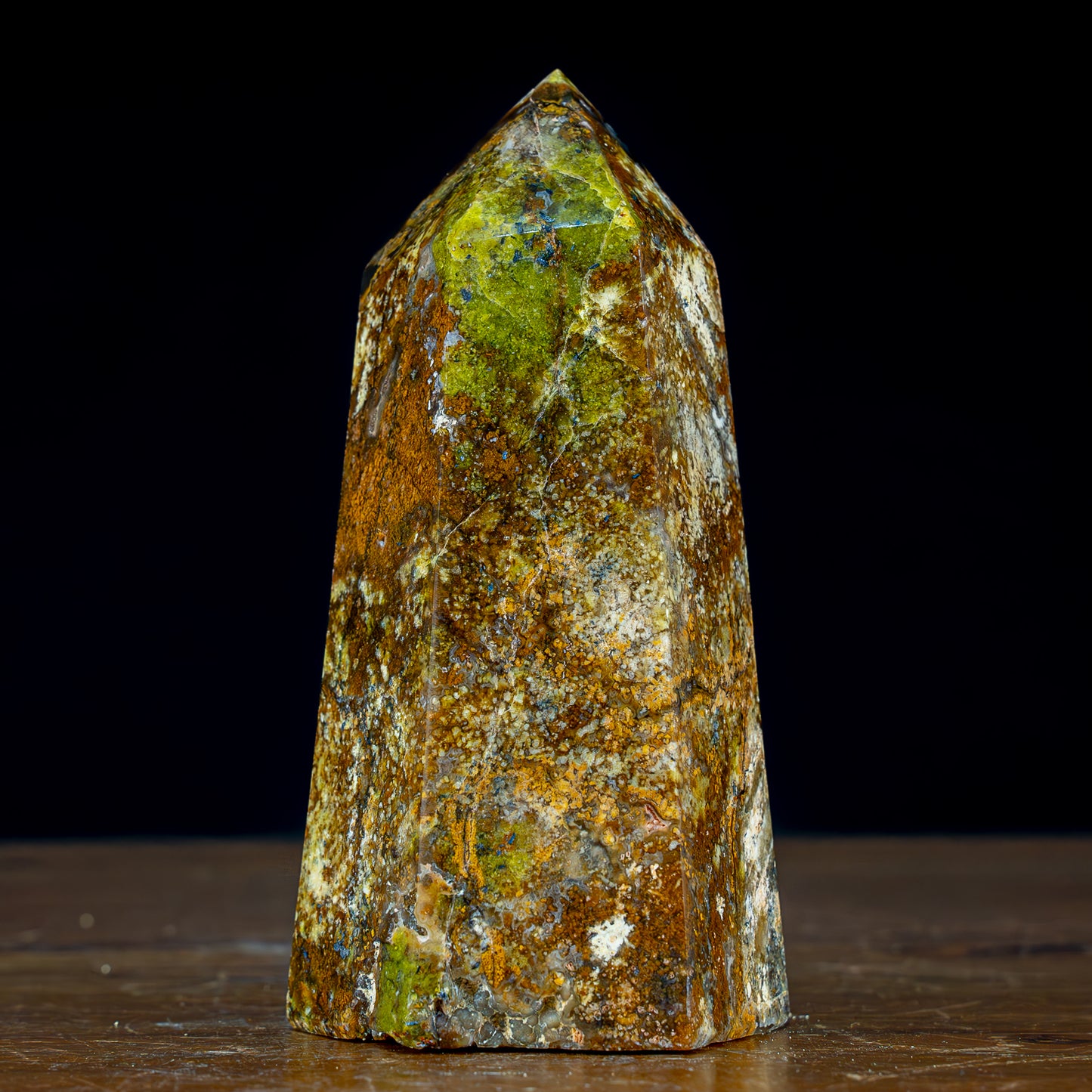 Natürlicher Grüner Opal Obelisk - 913,55g