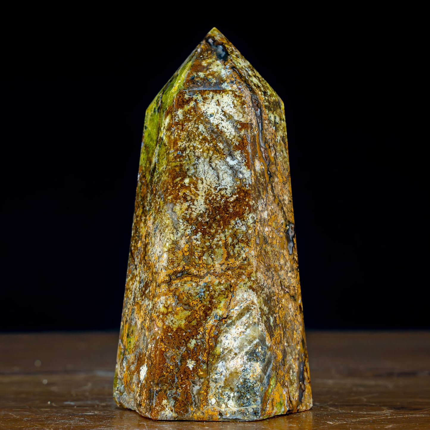 Natürlicher Grüner Opal Obelisk - 913,55g