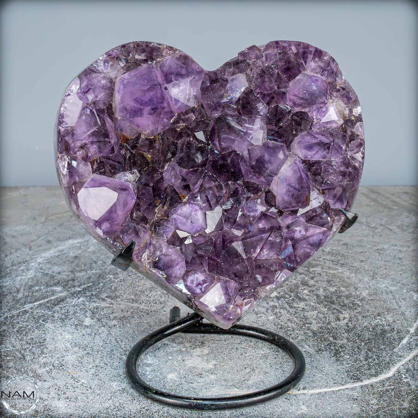 Natürlicher Amethyst-Herz Druse auf Ständer – 2560,37g