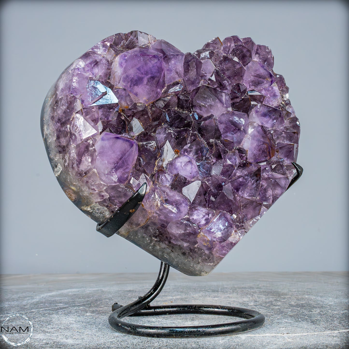 Natürlicher Amethyst-Herz Druse auf Ständer – 2560,37g