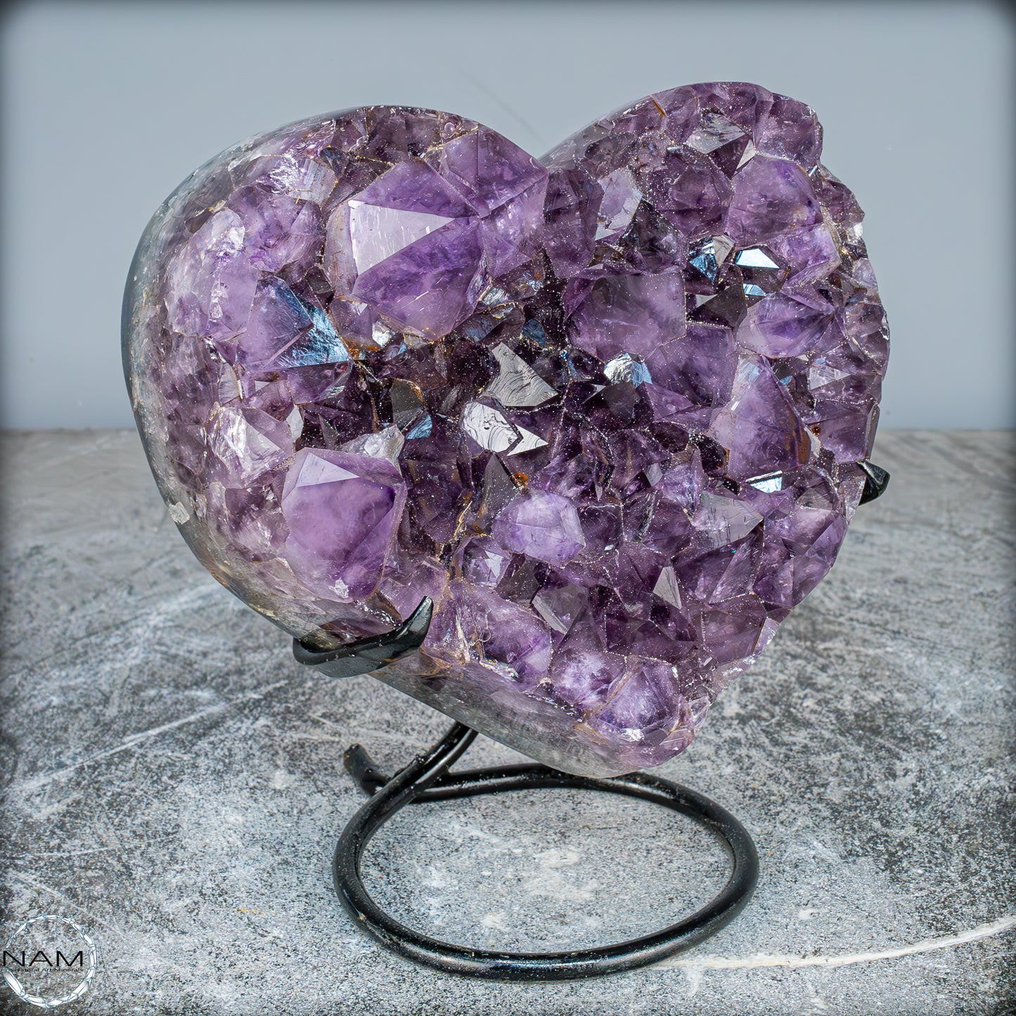 Natürlicher Amethyst-Herz Druse auf Ständer – 2560,37g