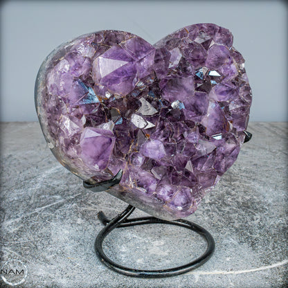 Natürlicher Amethyst-Herz Druse auf Ständer – 2560,37g