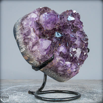 Natürlicher Amethyst-Herz Druse auf Ständer – 2560,37g