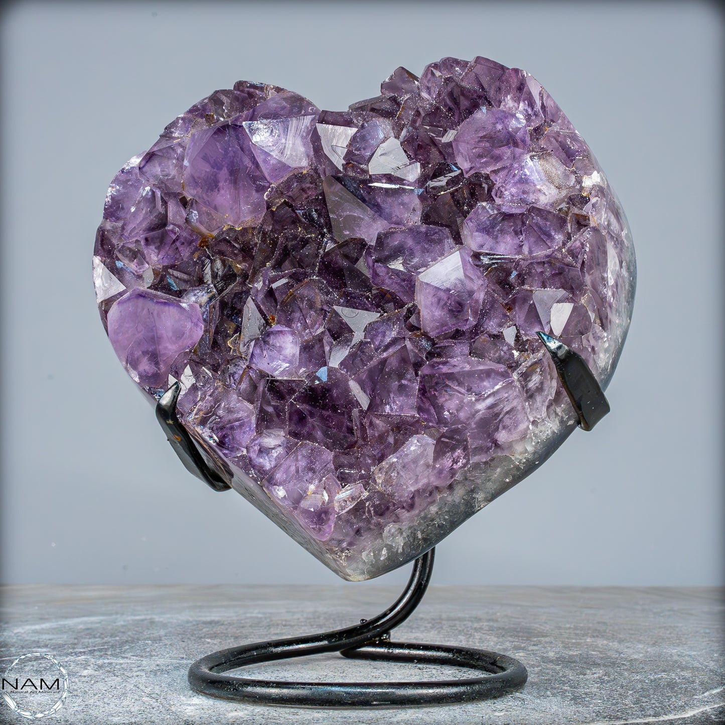Natürlicher Amethyst-Herz Druse auf Ständer – 2560,37g