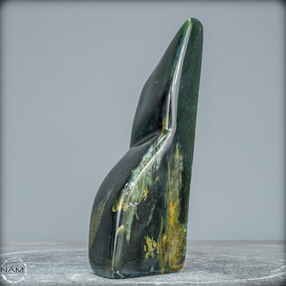 Natürliche Jade-Nephrit Freiform aus Burma - 835,19g