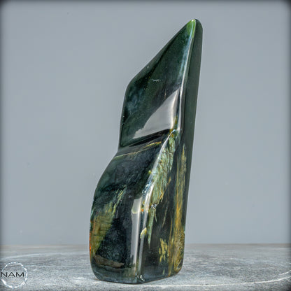 Natürliche Jade-Nephrit Freiform aus Burma - 835,19g