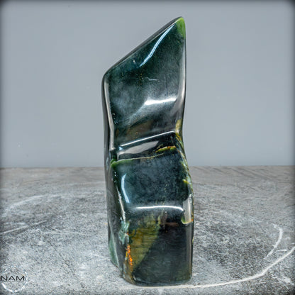 Natürliche Jade-Nephrit Freiform aus Burma - 835,19g