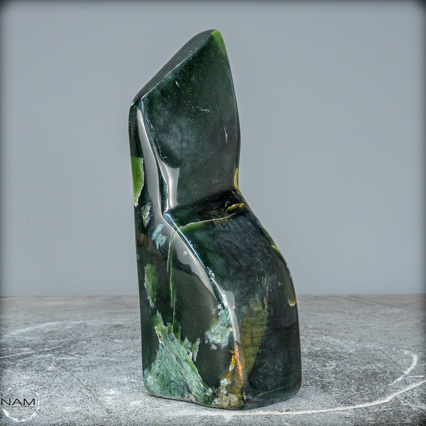 Natürliche Jade-Nephrit Freiform aus Burma - 835,19g