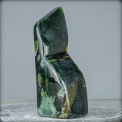 Natürliche Jade-Nephrit Freiform aus Burma - 835,19g