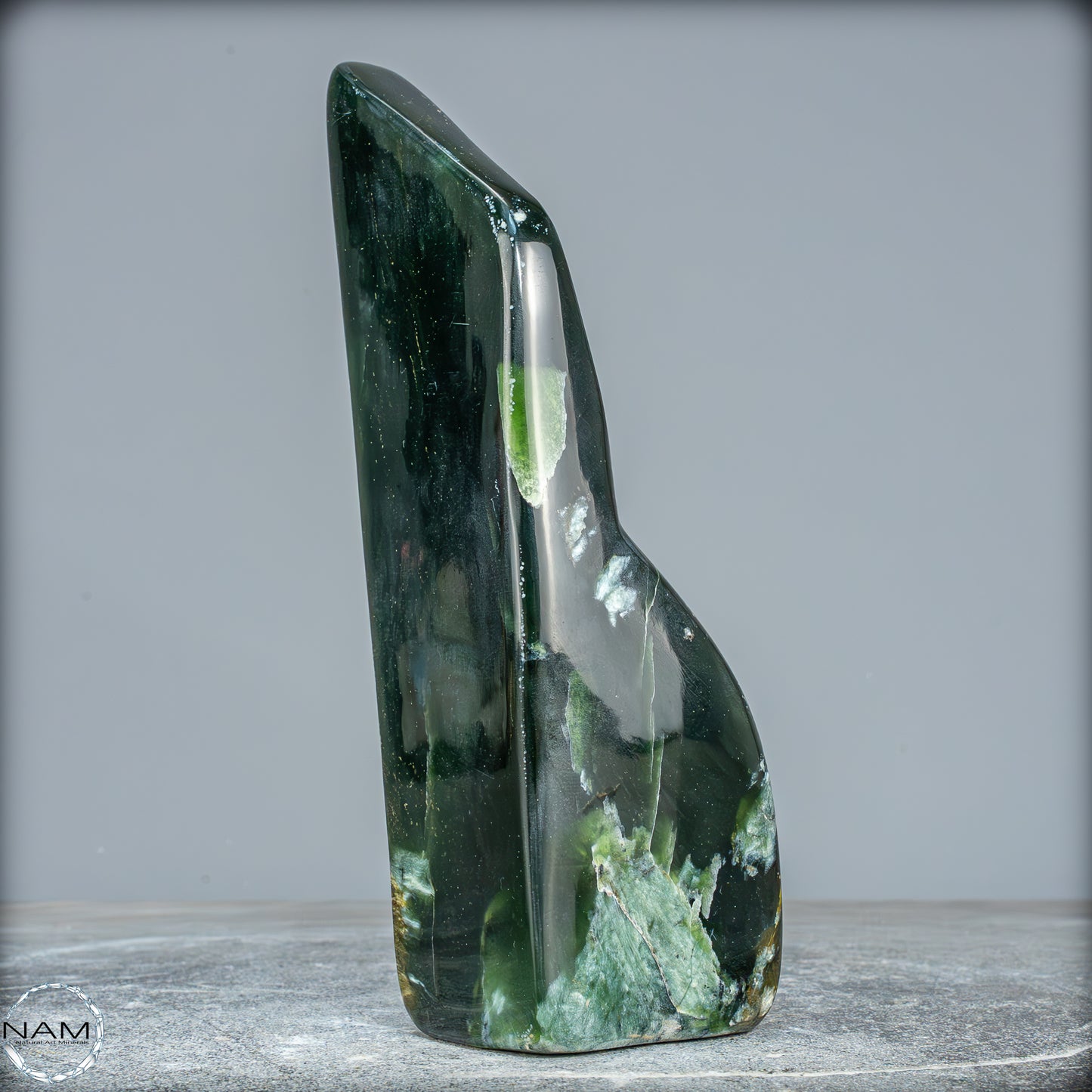 Natürliche Jade-Nephrit Freiform aus Burma - 835,19g