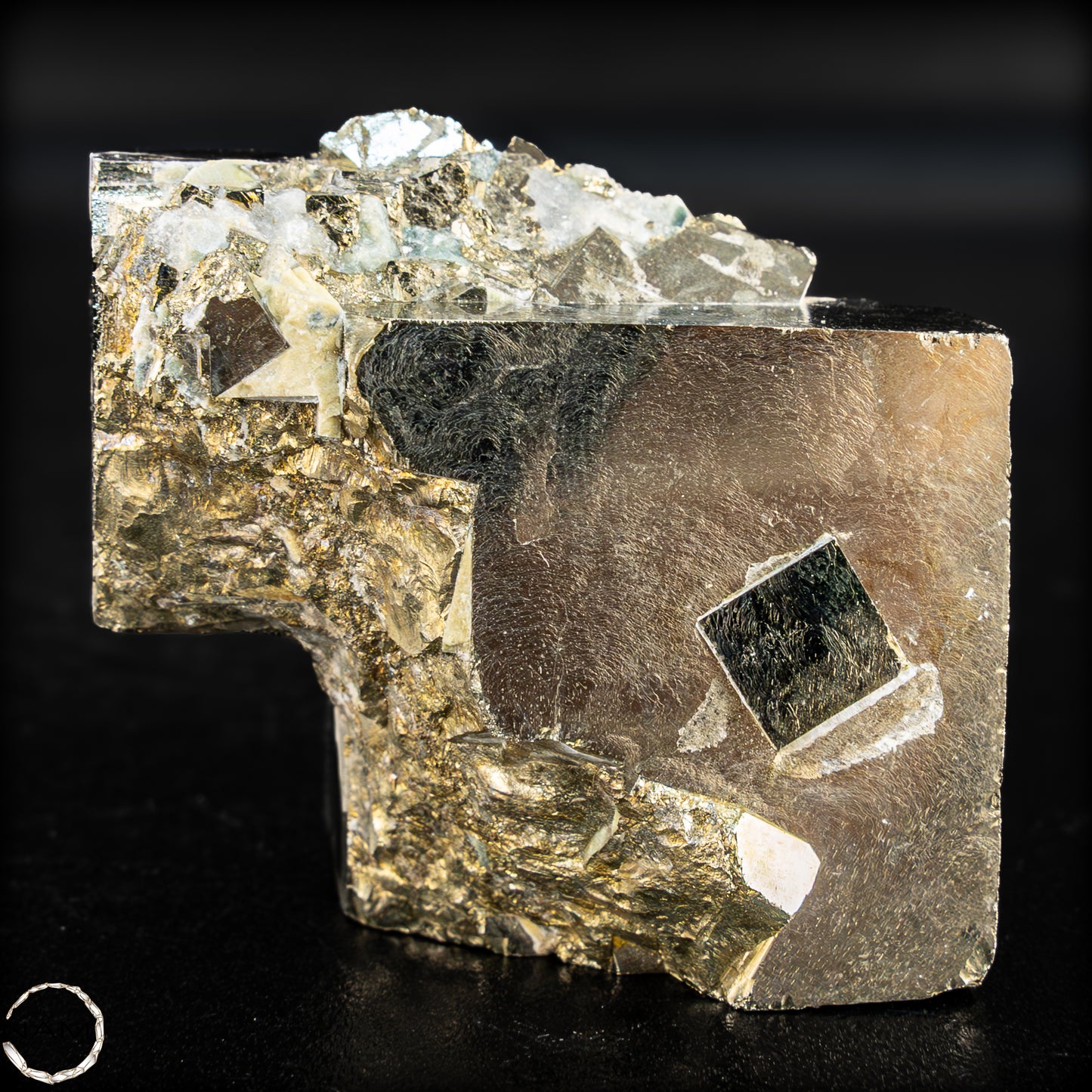 Natürliches Pyrit Kristallcluster - 189,05g