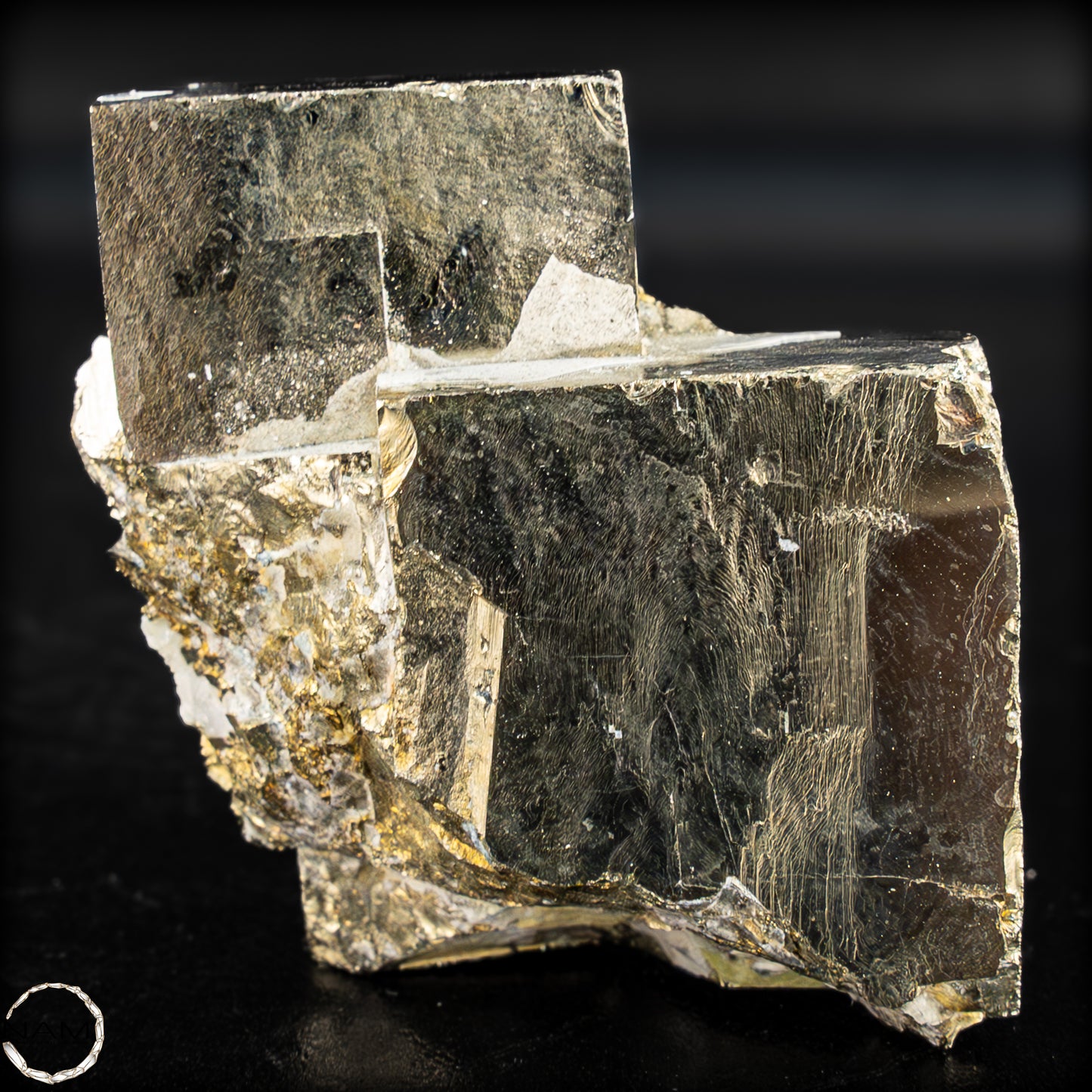 Natürliches Pyrit Kristallcluster - 189,05g