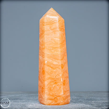 Natürlicher Orangencalcit Kristall-Obelisk - 681,49g