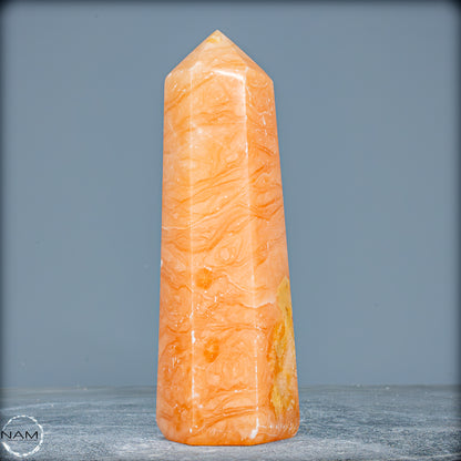 Natürlicher Orangencalcit Kristall-Obelisk - 681,49g