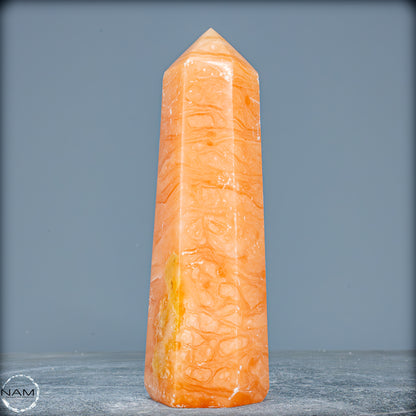 Natürlicher Orangencalcit Kristall-Obelisk - 681,49g