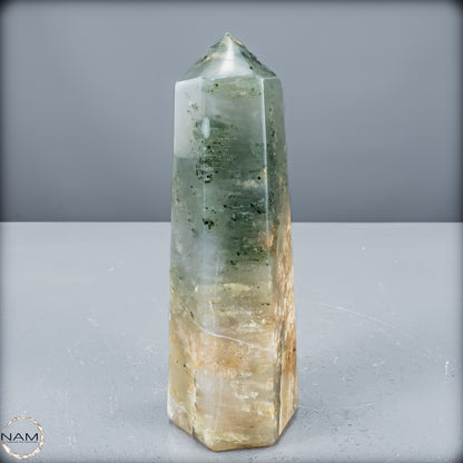 Natürliche Grüne-Quarzkristall Obelisk aus Brasilien - 728,15g