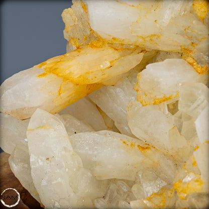 Natürliches Quarz-Kristallcluster auf Ständer aus Indonesien - 2308,65g