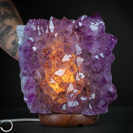 Amethyst-Lampe auf Holzständer – Kristallkunst – 3341,11g
