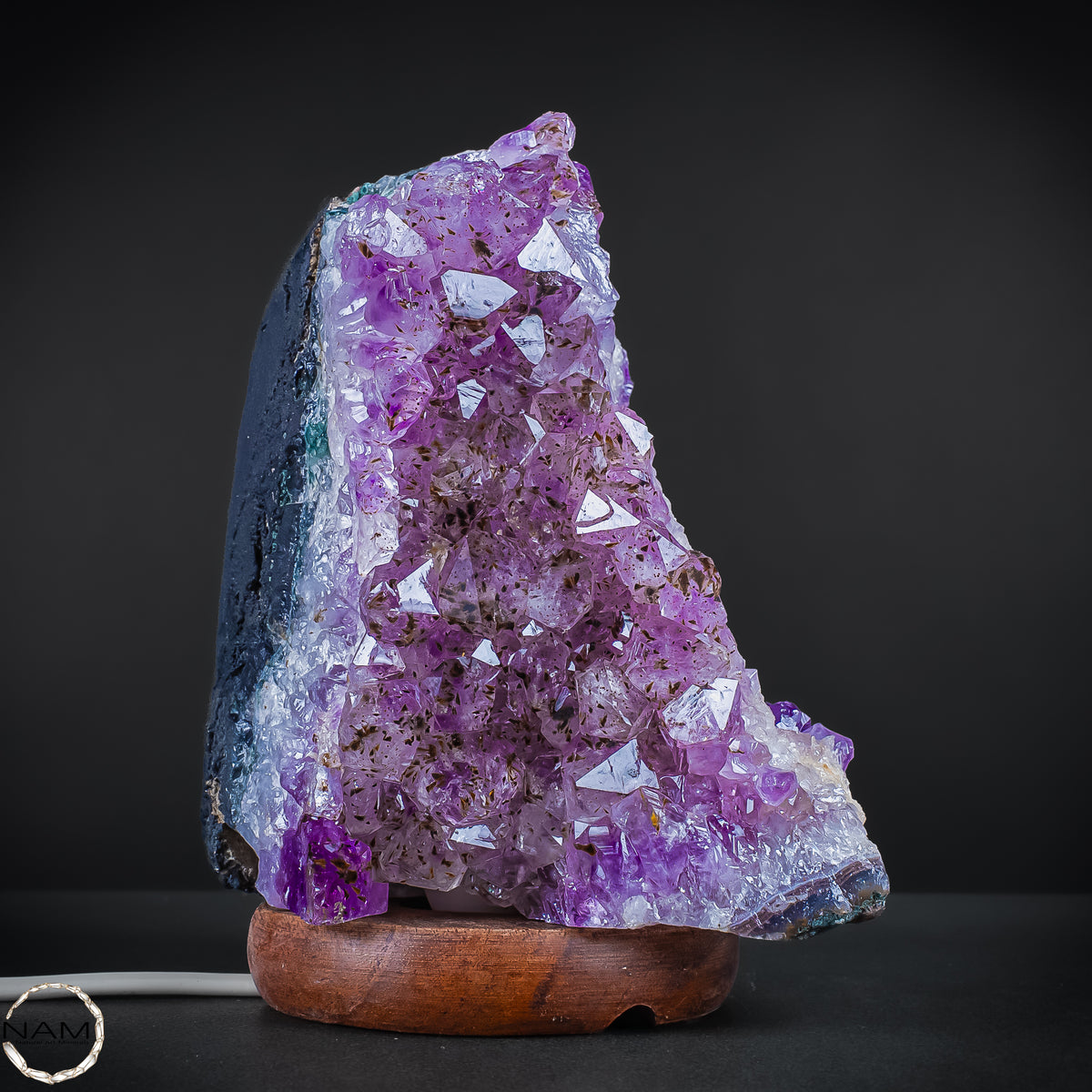 Amethyst-Lampe auf Holzständer – Kristallkunst – 2668,38g