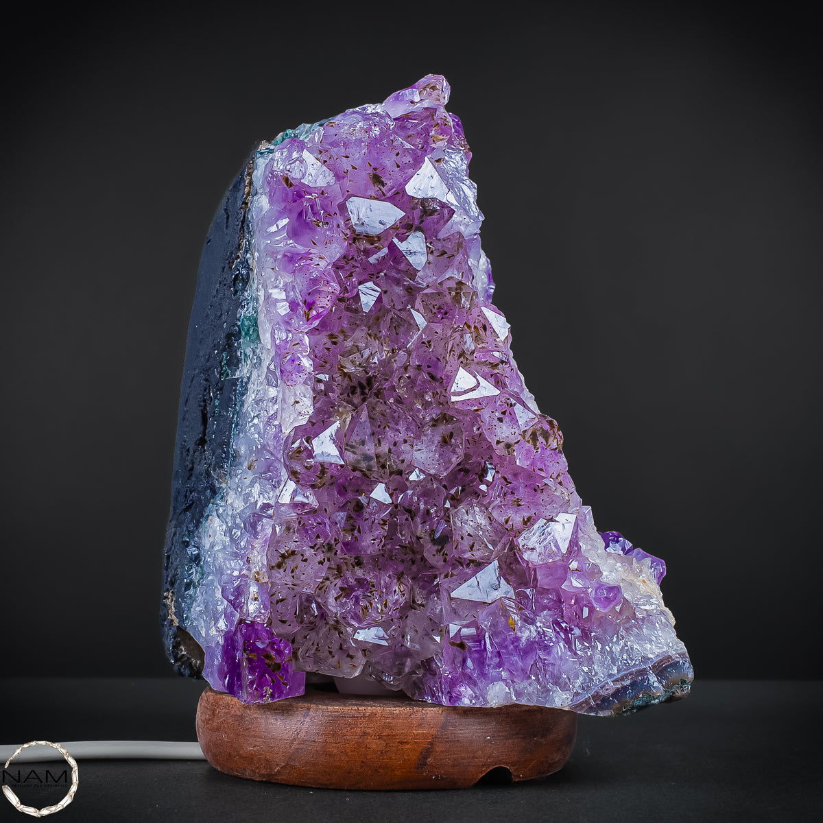 Amethyst-Lampe auf Holzständer – Kristallkunst – 2668,38g