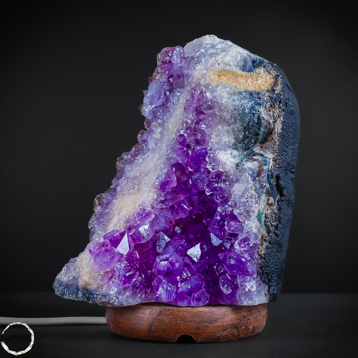 Amethyst-Lampe auf Holzständer – Kristallkunst – 2668,38g