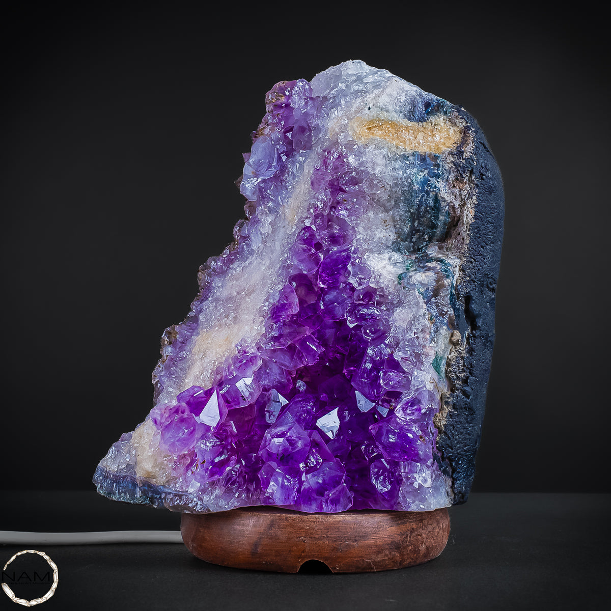 Amethyst-Lampe auf Holzständer – Kristallkunst – 2668,38g