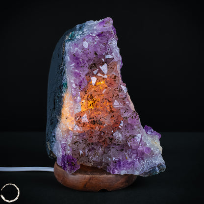 Amethyst-Lampe auf Holzständer – Kristallkunst – 2668,38g