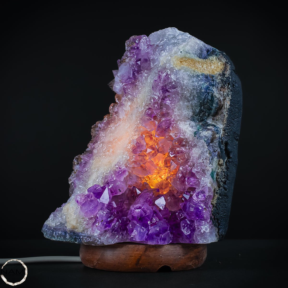 Amethyst-Lampe auf Holzständer – Kristallkunst – 2668,38g