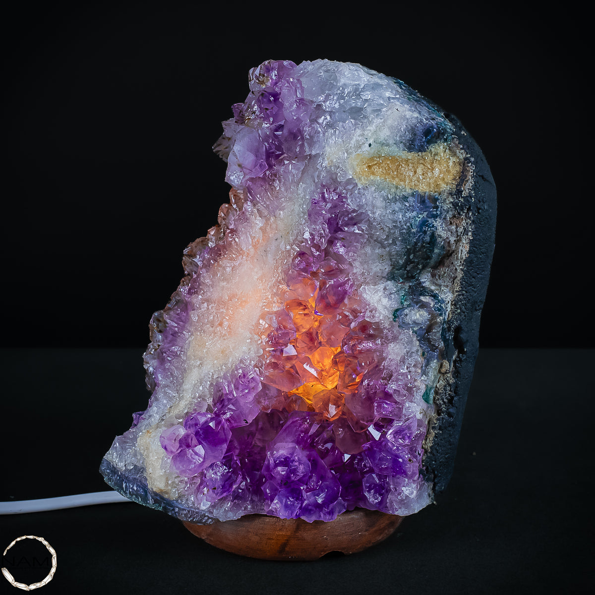 Amethyst-Lampe auf Holzständer – Kristallkunst – 2668,38g