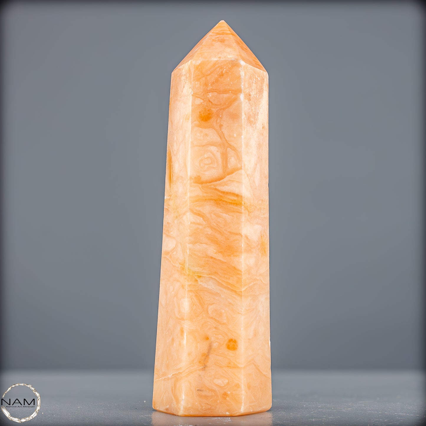Natürlicher Orangencalcit Kristall-Obelisk - 653,57g