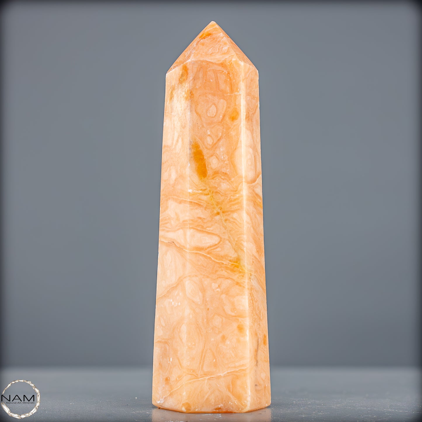 Natürlicher Orangencalcit Kristall-Obelisk - 653,57g