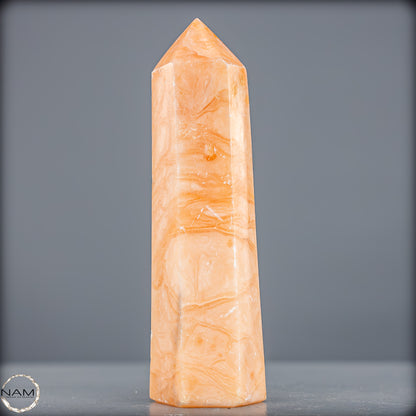 Natürlicher Orangencalcit Kristall-Obelisk - 653,57g