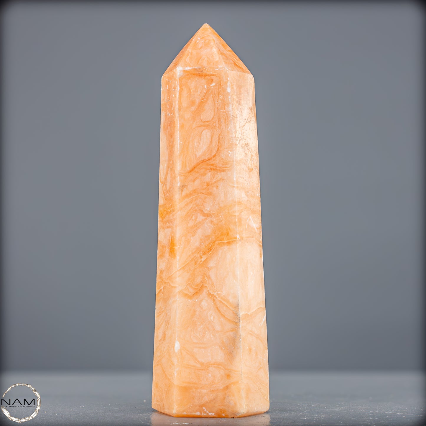 Natürlicher Orangencalcit Kristall-Obelisk - 653,57g