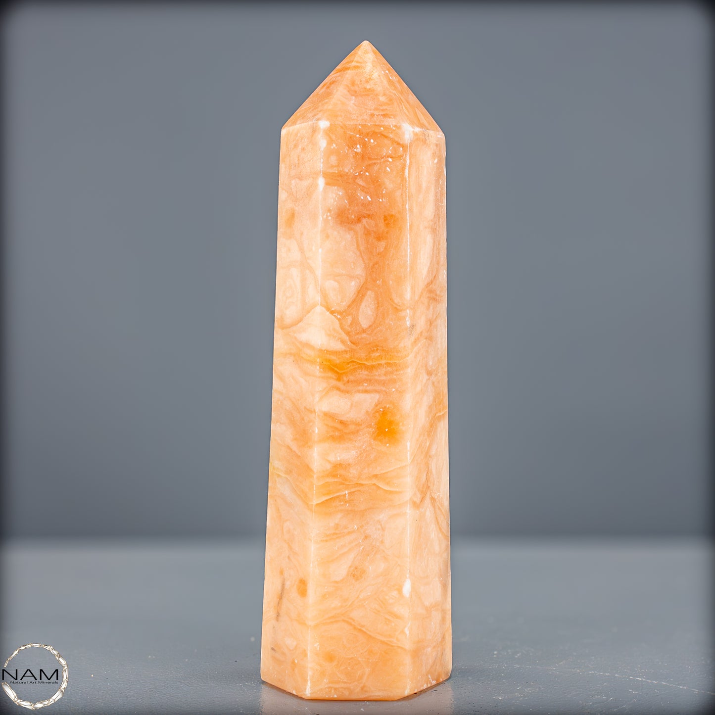 Natürlicher Orangencalcit Kristall-Obelisk - 653,57g