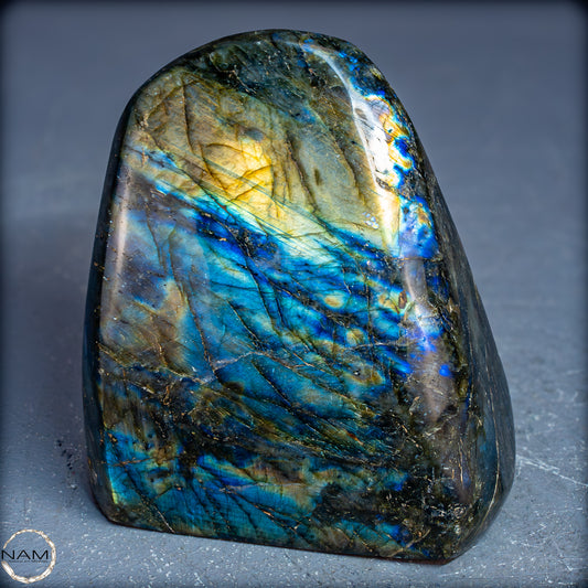 Natürliche Labradorit Kristall-Freiform - 897,15g