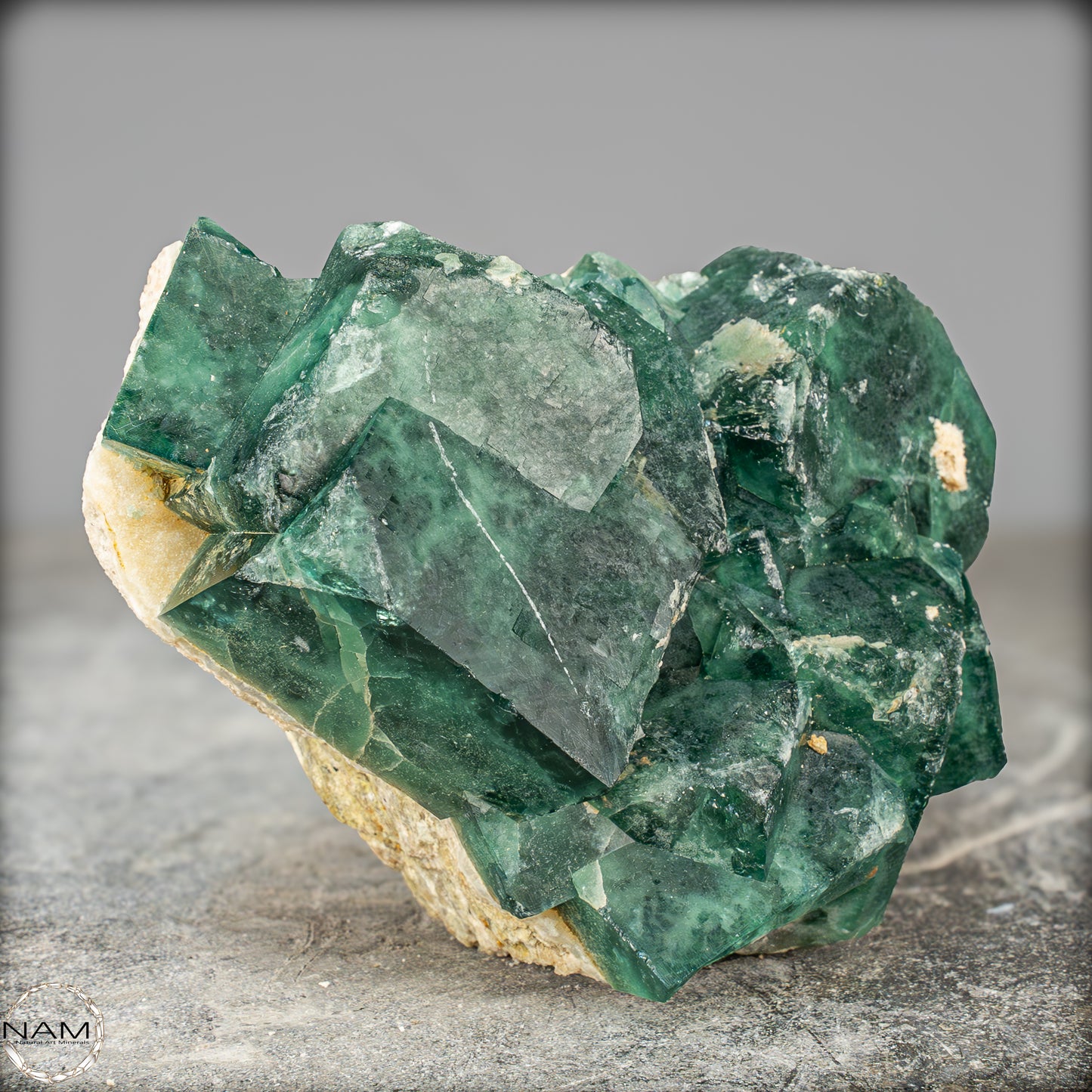 Natürliche Grüne Fluorit Kristalle auf Matrix - 1300,82g