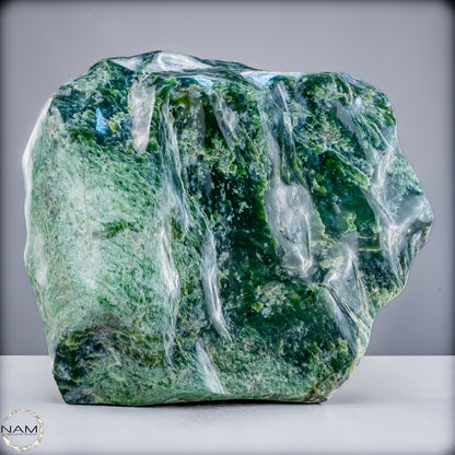 Natürliche Hochwertige Jade-Nephrit Freiform- 27136.82 g