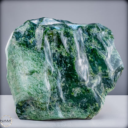 Natürliche Hochwertige Jade-Nephrit Freiform- 27136.82 g