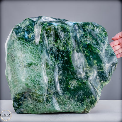 Natürliche Hochwertige Jade-Nephrit Freiform- 27136.82 g