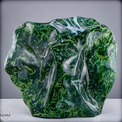 Natürliche Hochwertige Jade-Nephrit Freiform- 27136.82 g