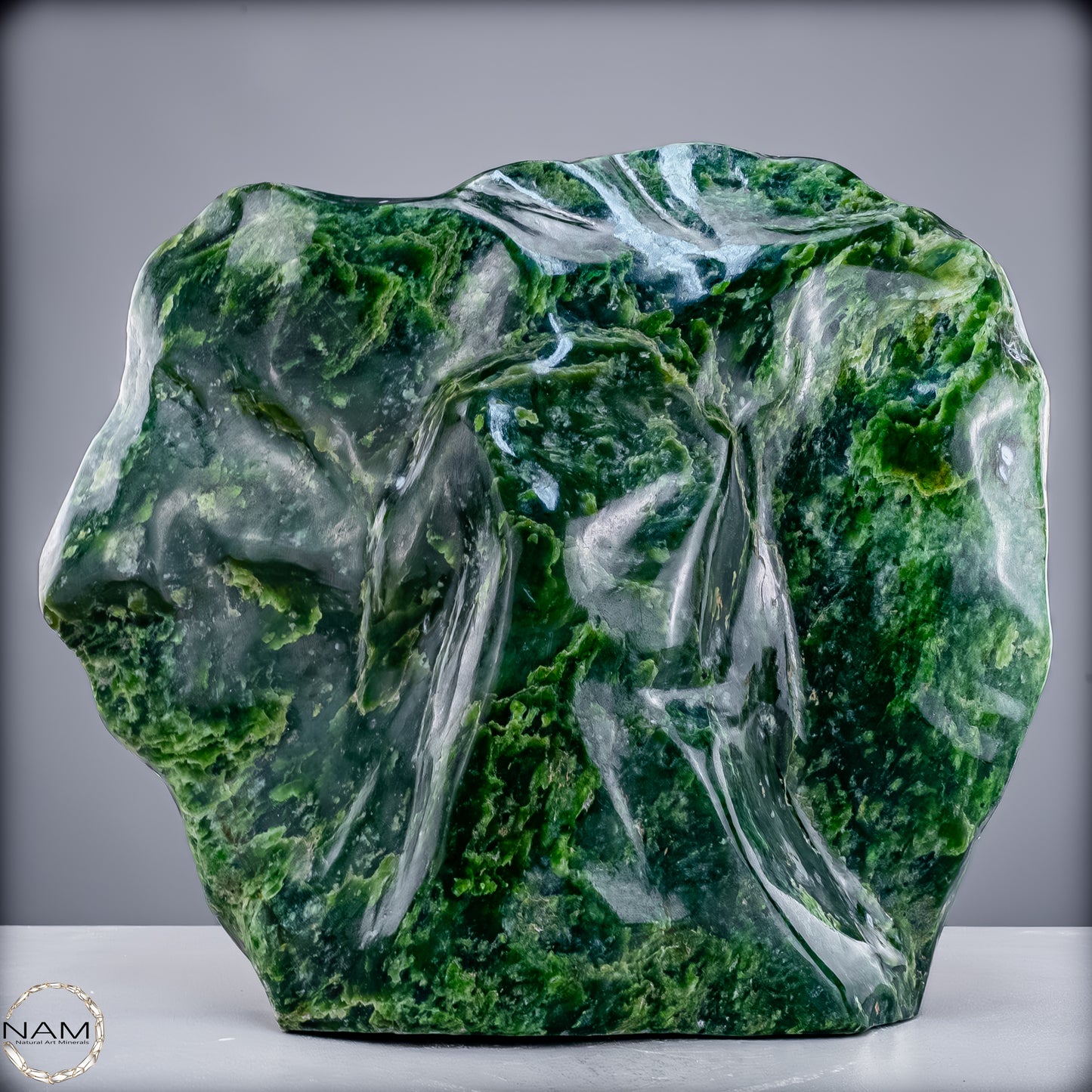 Natürliche Hochwertige Jade-Nephrit Freiform- 27136.82 g