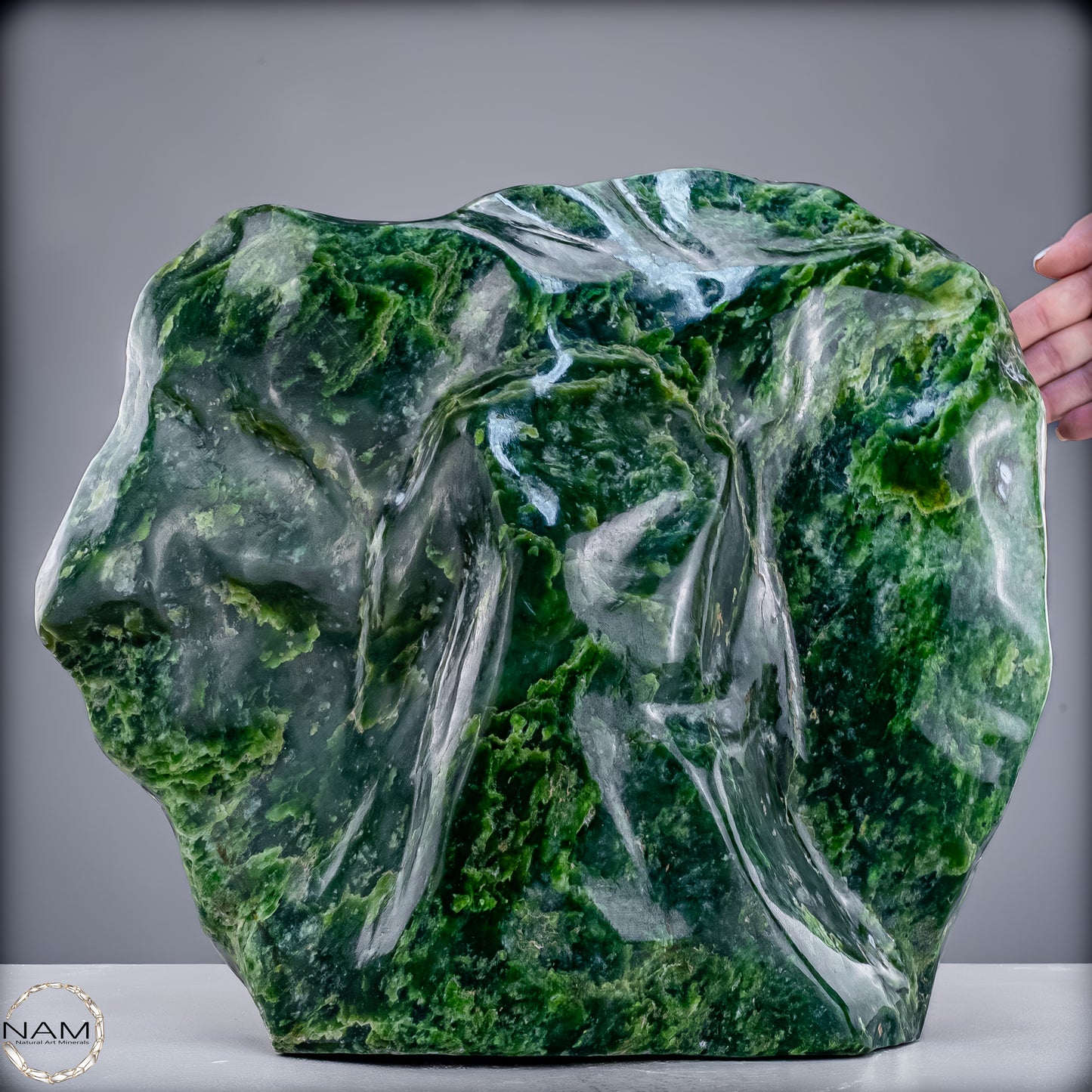 Natürliche Hochwertige Jade-Nephrit Freiform- 27136.82 g
